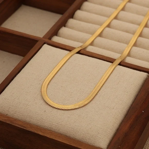 Inner Harmoni 18K Gold Plated NEW Herringbone Elegant Gold Necklace - Picture 3 of 3